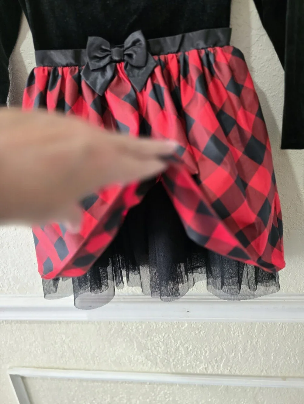 Cat & Jack velvet Long Sleeve dress, buffalo Plaid Skirt Bow Black Red Size 6 *